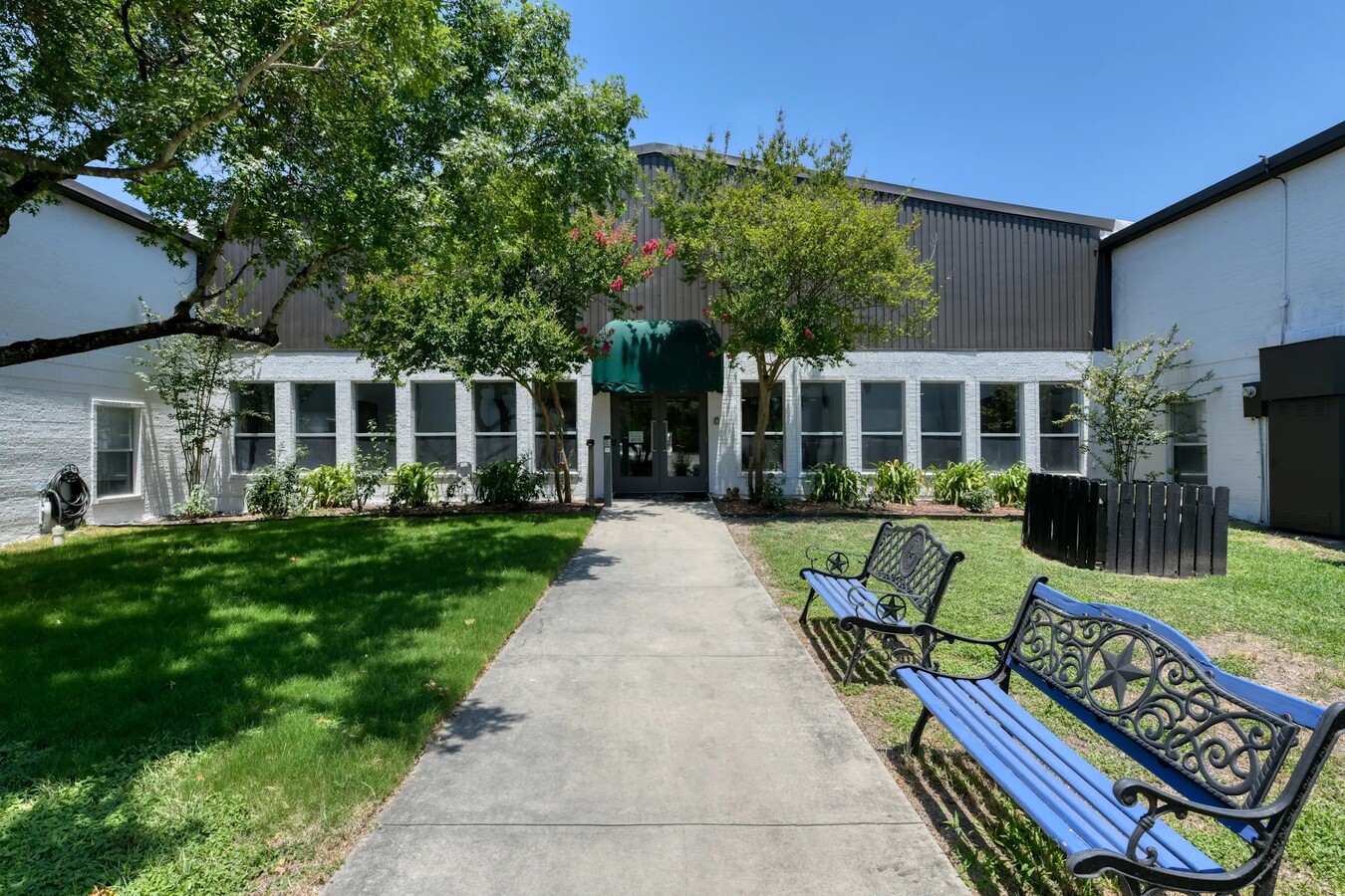 Vista Village - Vista Village Apartments