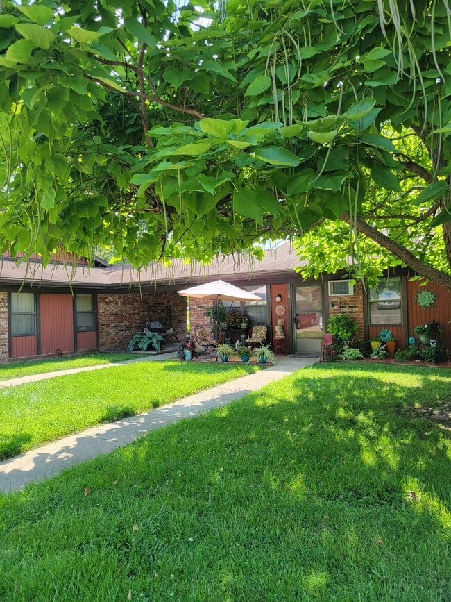Building Photo - Pleasant Village Rental