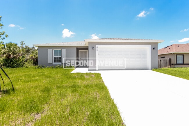 Building Photo - 575 Mimosa St SW