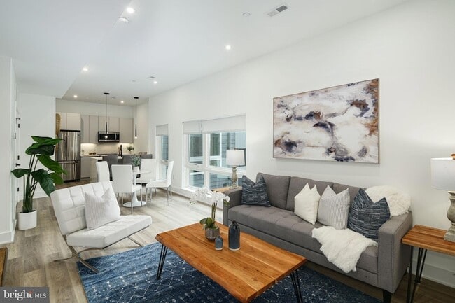 Photo - 1421-23-1423 E Columbia Ave Unit 303 Condo