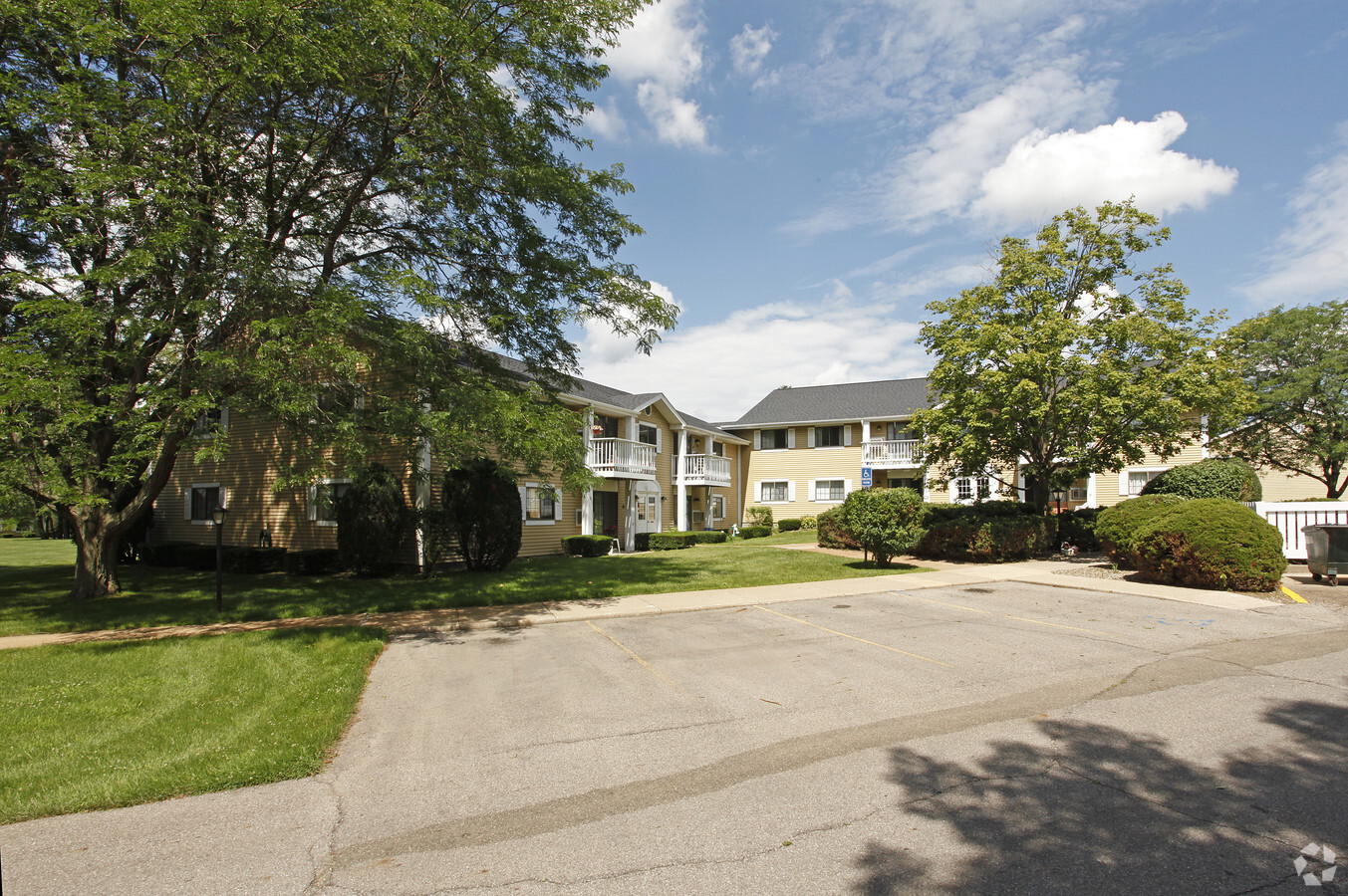 Arbor Meadows - Arbor Meadows Apartments