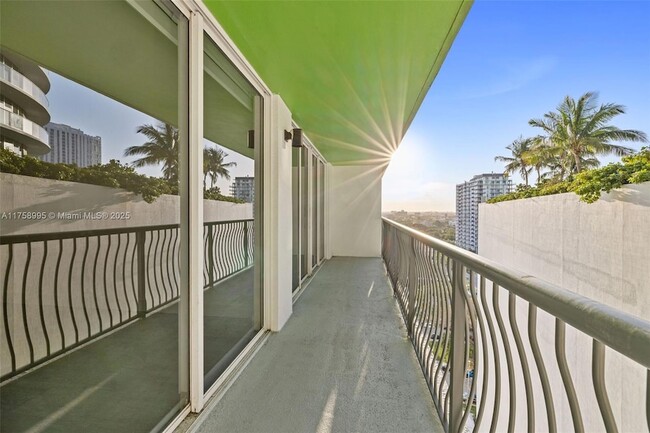 Photo - 1756 N Bayshore Dr Unit 17J Condo