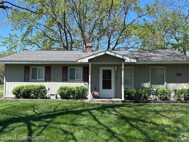 Building Photo - 6284 Woodsdale Dr Rental