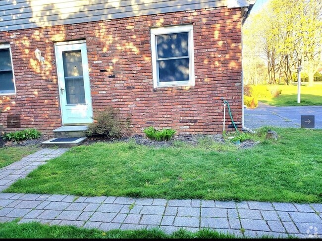 Building Photo - 97 Greenport Ave Rental