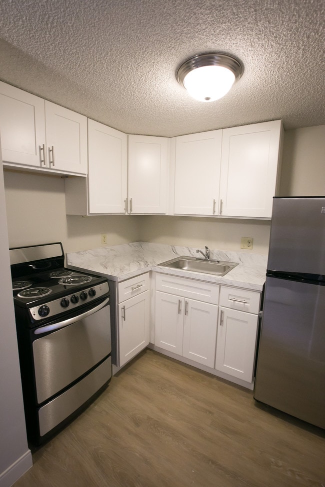 Kitchen - Lakeview Tower-62+ Community Apartments