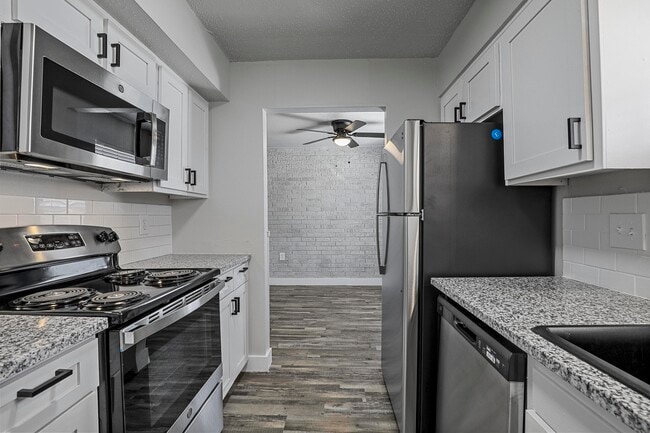 Building Photo - Flats on Handley:  Pool, BBQ Area, Renovated Units