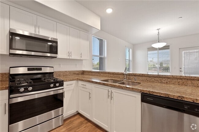 Building Photo - 184 N Prospect St Rental