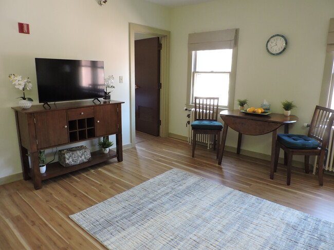 Photo - Presidential Oaks Apartments