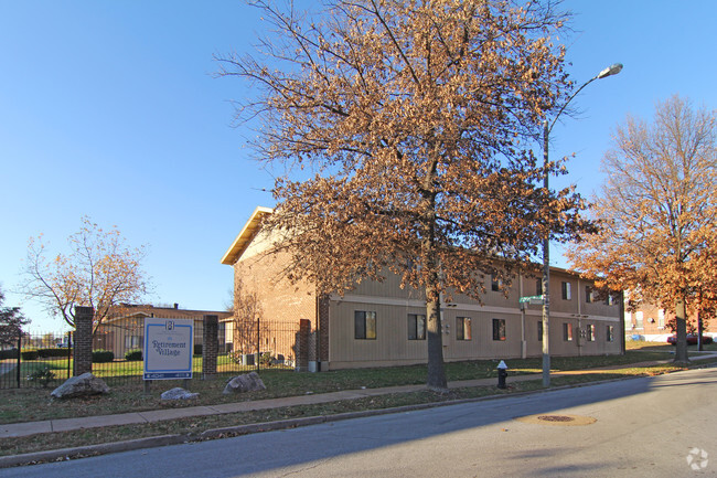 Hyde Park Village - Hyde Park Village Apartments