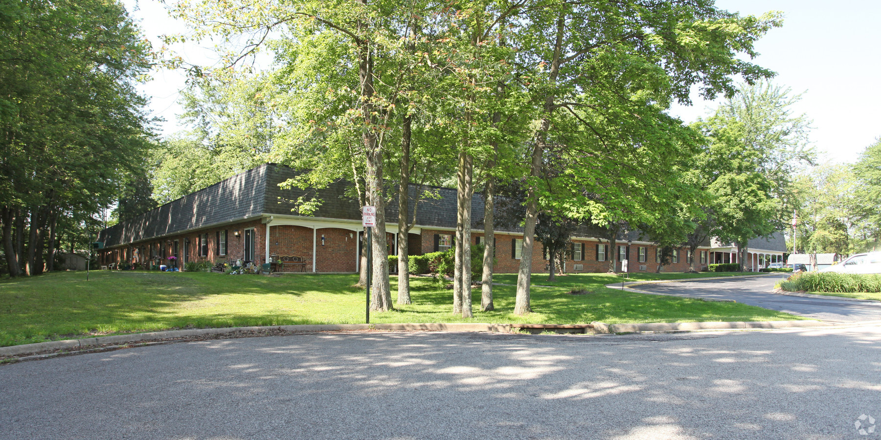 Chaucer Square Apartments - Chaucer Square Apartments