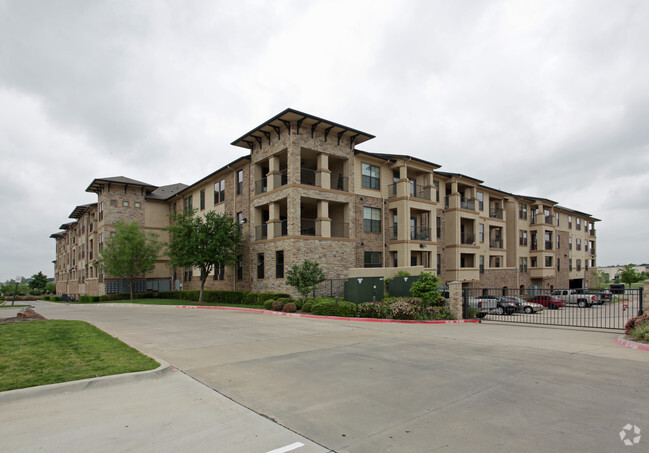 Photo - Lakeview at Josey Ranch Apartments