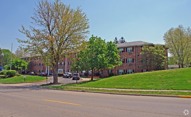 Building Photo - Charleston Court Rental