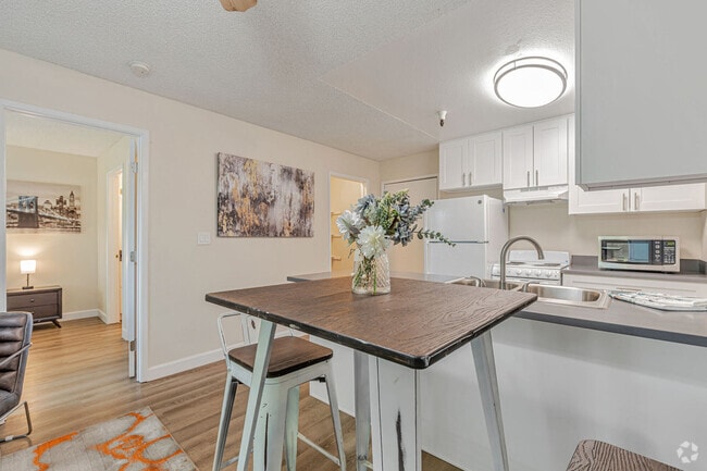 Building Photo - Martinez Hillside Rental
