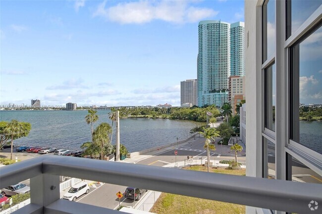 Building Photo - 2150 N Bayshore Dr Rental