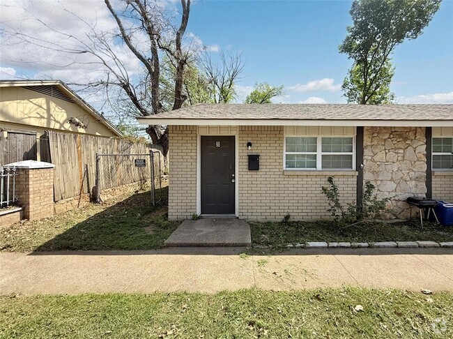 Building Photo - 211 Skyway Dr Rental
