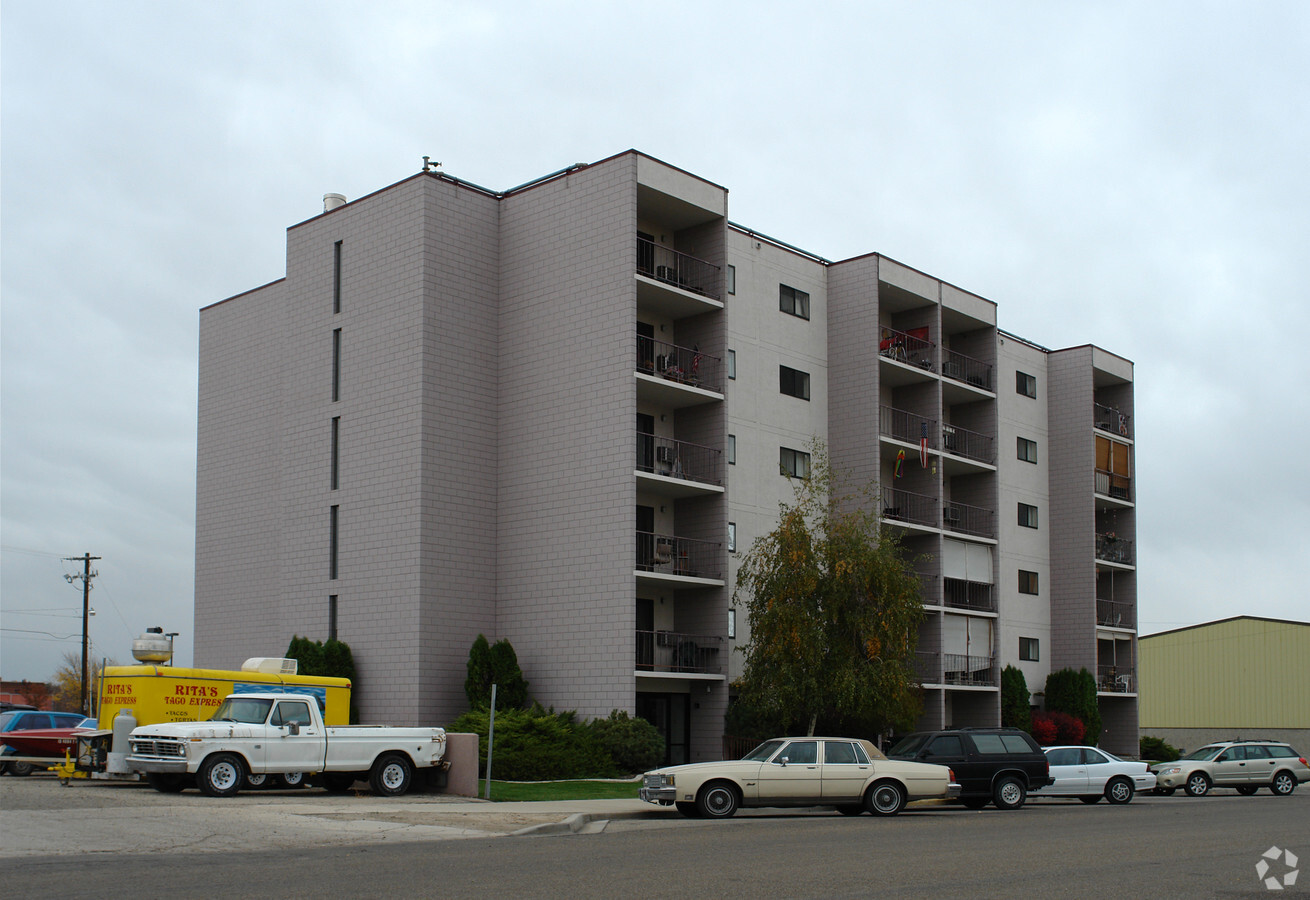 Photo - Landmark Tower Apartments