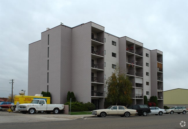 Primary Photo - Landmark Tower Rental