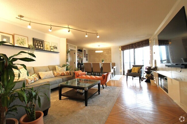 Building Photo - 2208 Harmon Cove Tower Rental