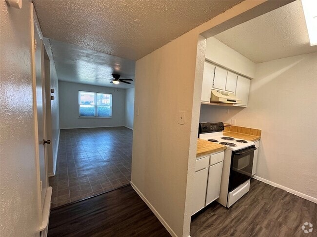 Building Photo - 410 Bryan St Rental