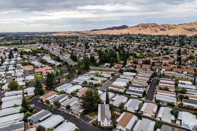 230 Queens Way - 55+ Community - Pittsburg, CA | After55