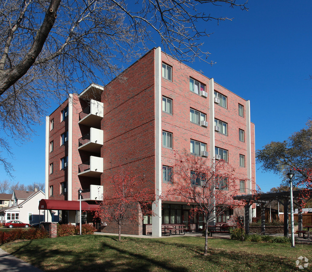 Photo - Snelling Manor Apartments