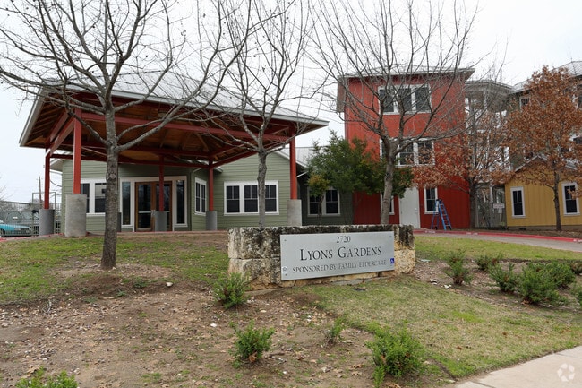 Building Photo - Lyons Gardens