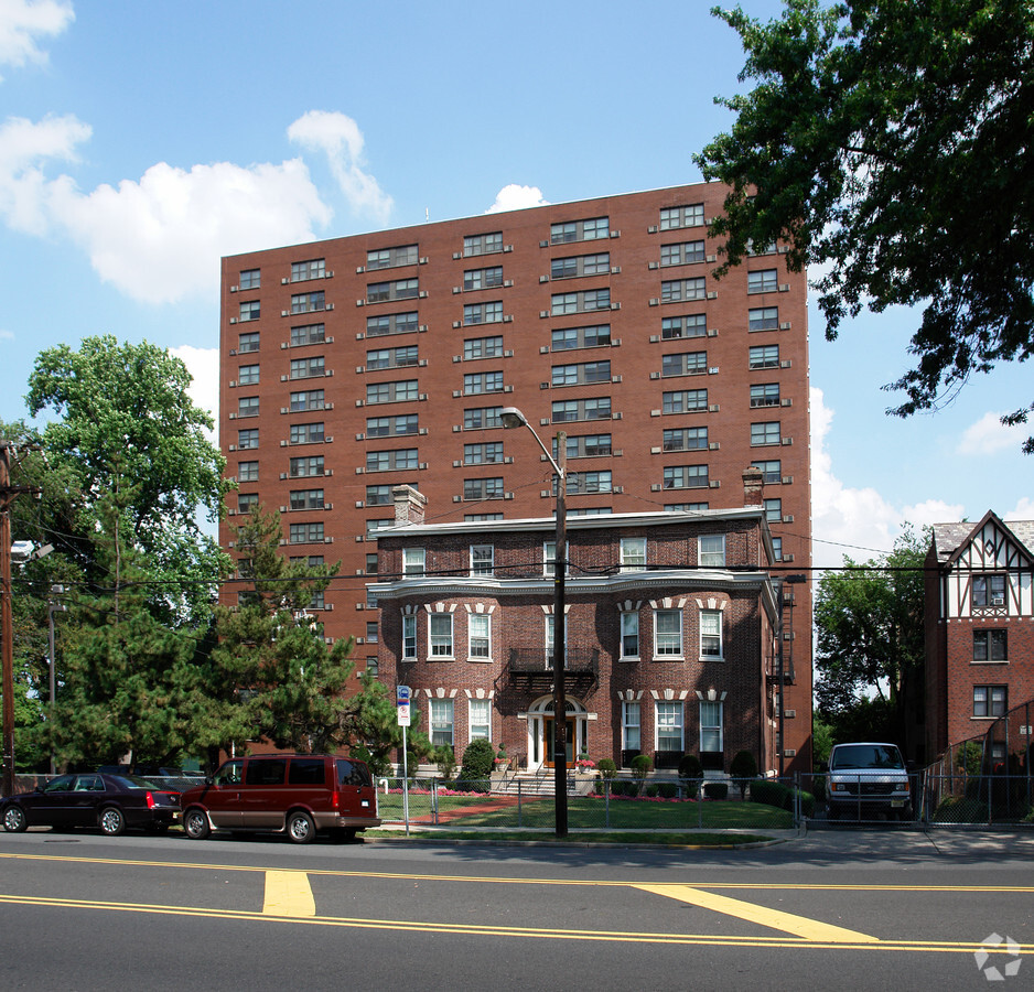 Ballantine House - Ballantine House Apartments