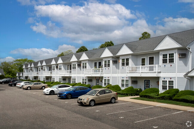 Building Photo - Fairfield Knolls at West Babylon Rental
