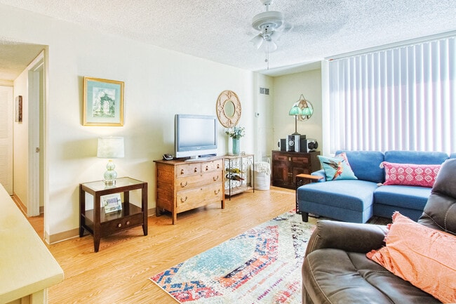 Building Photo - Riverside Park Apartments