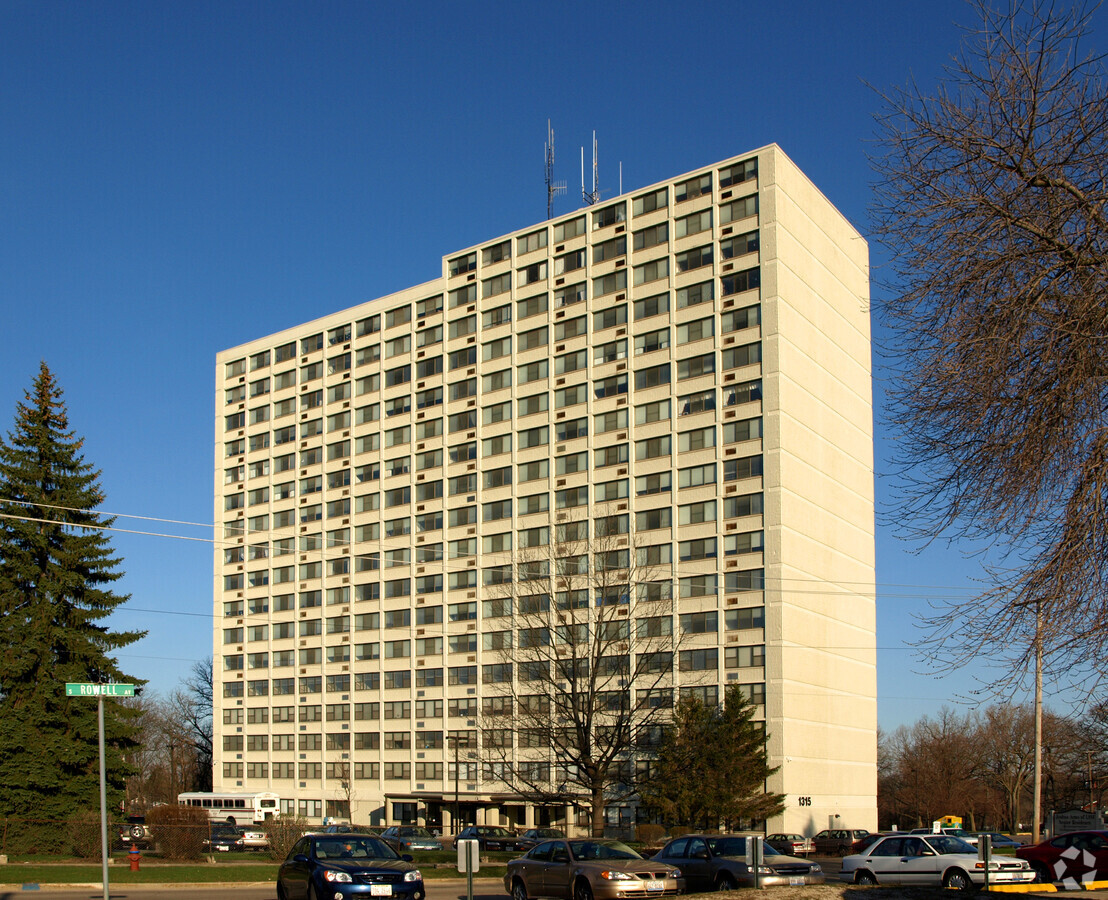 View from the southeast - Joshua Arms Apartments