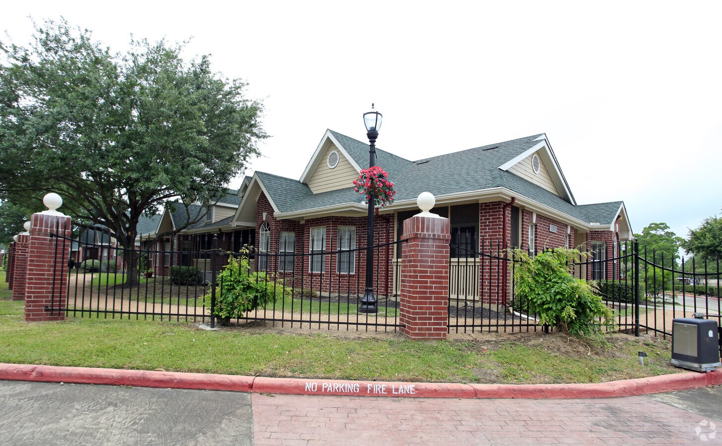 BedFord apartments Friendswood, Texas 0 unit available After55