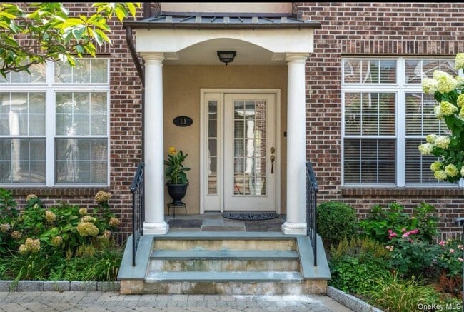 Building Photo - 114 Franklin Ave