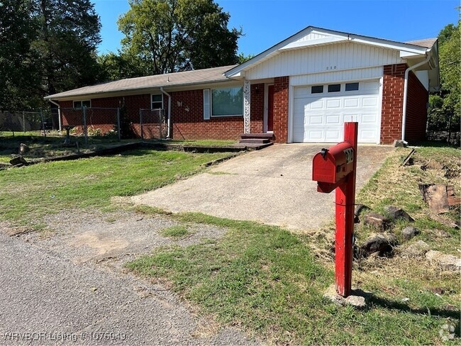 Building Photo - 210 Stone Ave Rental