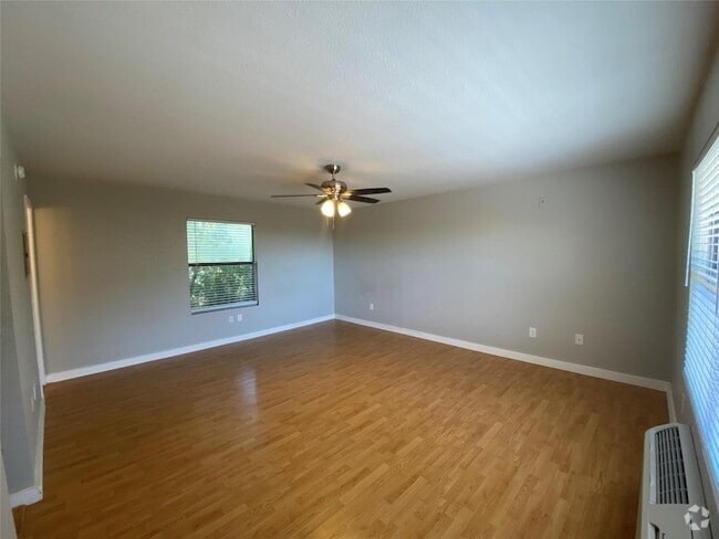 Building Photo - 701 W Sycamore St Rental