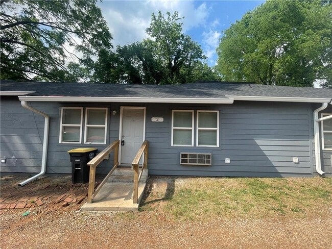 Photo - 907 Maple Ave SW Rental
