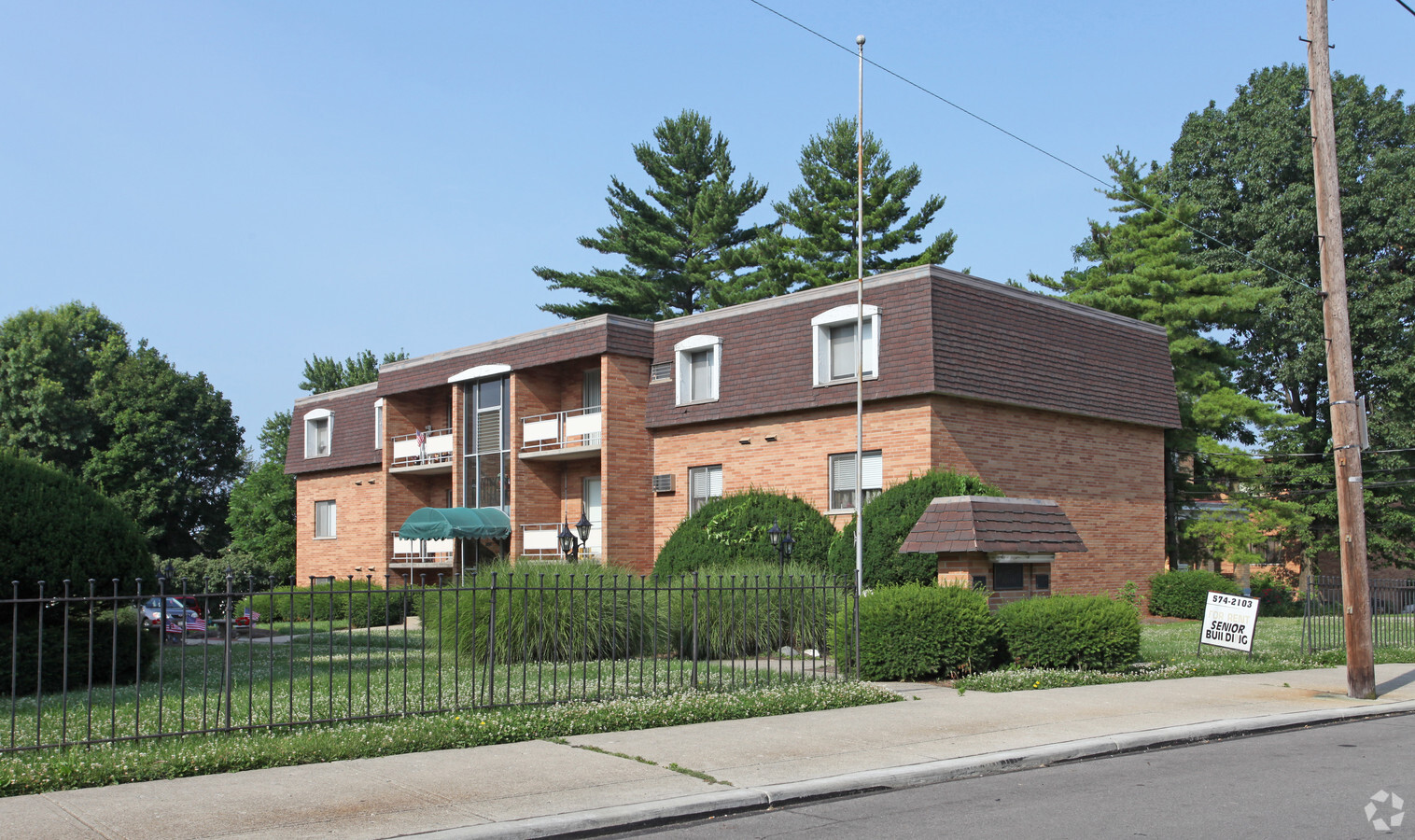 Primary Photo - 3205-3207 Mozart Ave Apartments