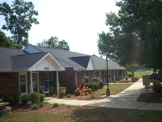 Photo - Elberton Oak Apartments