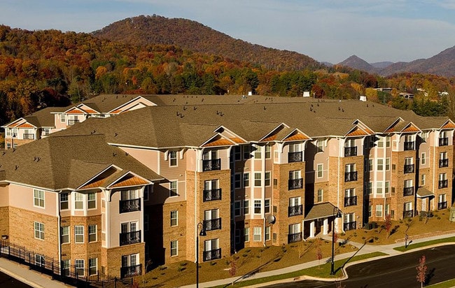 Building Photo - Givens Great Laurels Rental