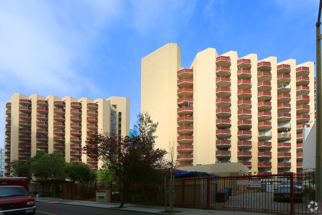 Building Photo - Clementina Towers Rental