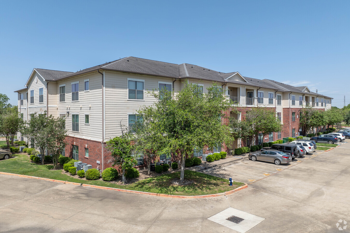 6105 W Orem Dr Houston, TX 77085 - Corinthian Village Apartments