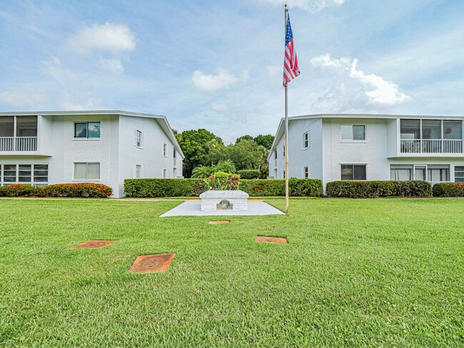 Building Photo - 600 Royal Palm Blvd Rental