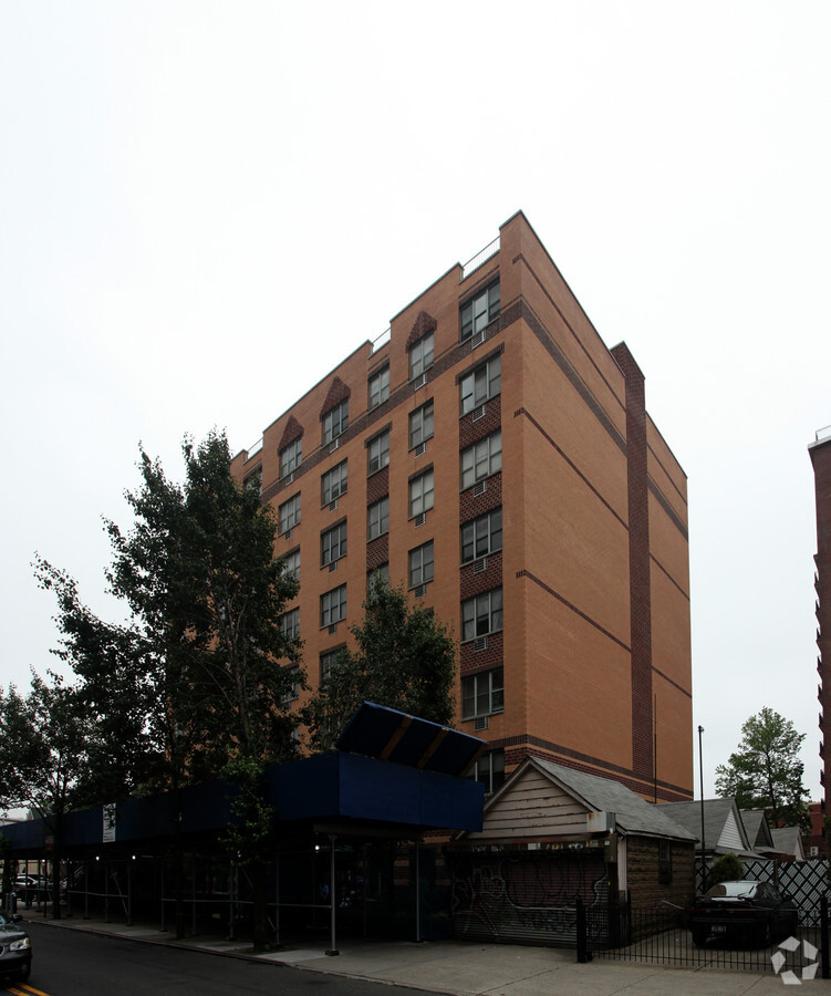 Photo - Henry and Jeanette Weinberg House Apartments