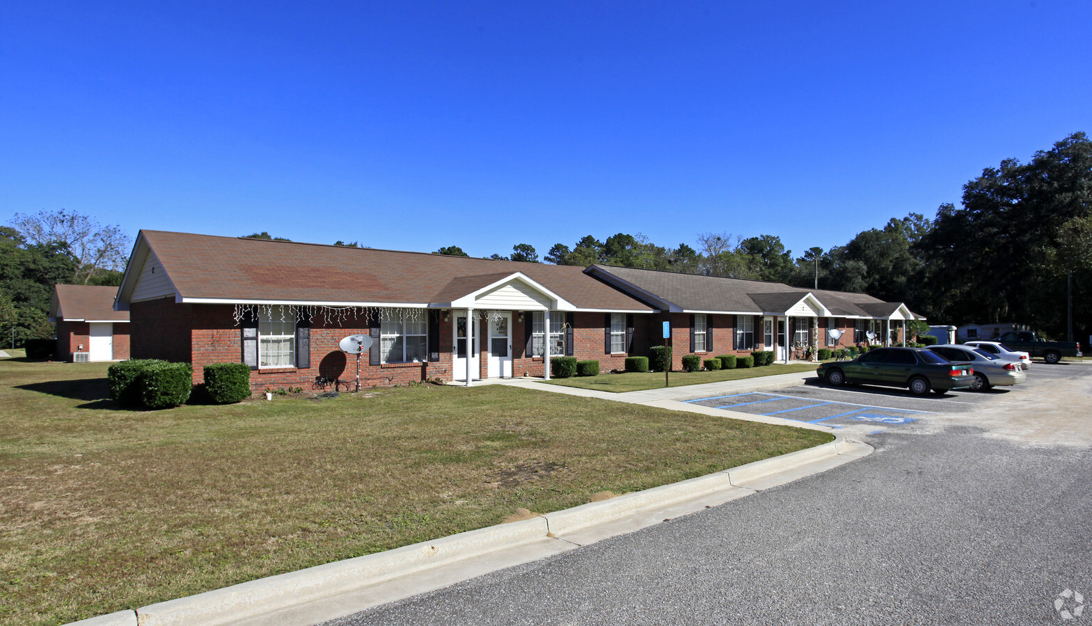 Cedar Creek Apartments - Cedar Creek Apartments