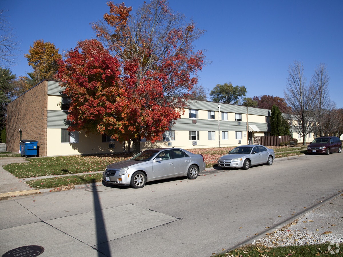 Sanders Apartments - Sanders Apartments