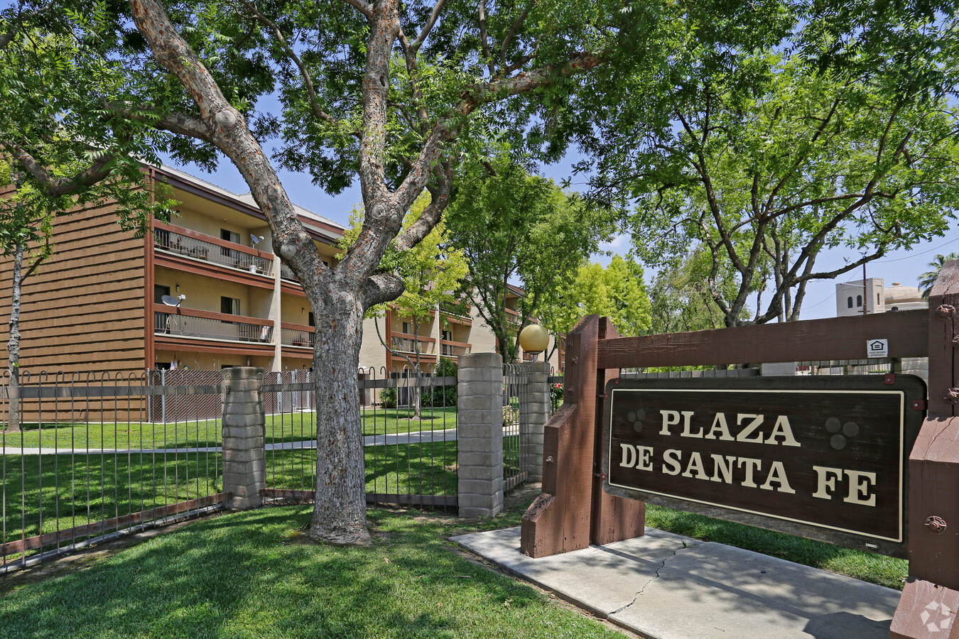 Santa Fe Plaza - Santa Fe Plaza Apartments