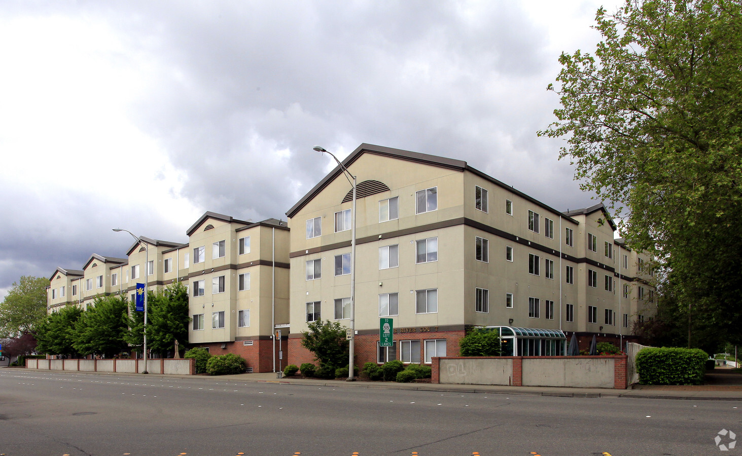 Cedar River Court Apartments - Cedar River Court Apartments