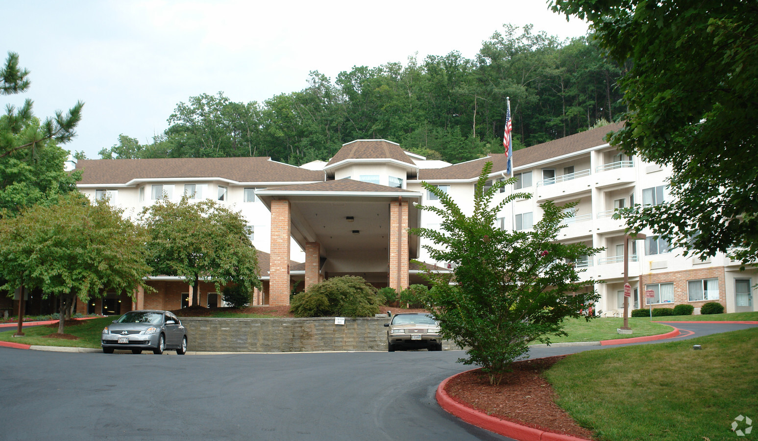 Elm Park Estates - Elm Park Estates Apartments