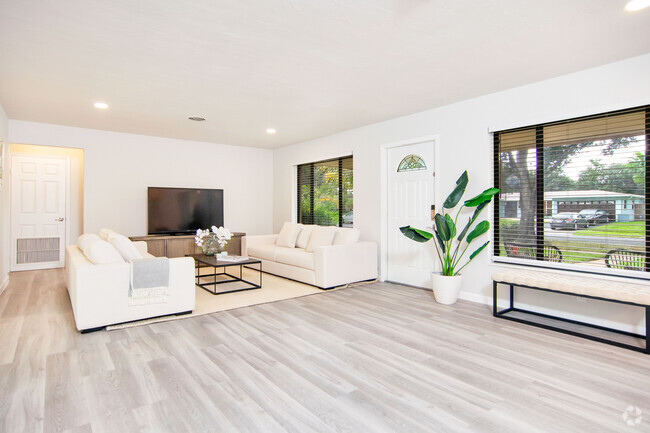 Building Photo - 5561 SW 2nd Court Rental