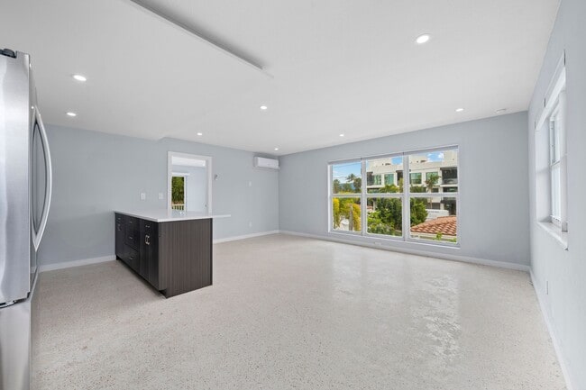 Building Photo - 3220 NE 7th Pl