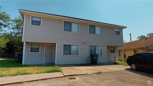 Building Photo - 1915 Pine Tree Dr Rental